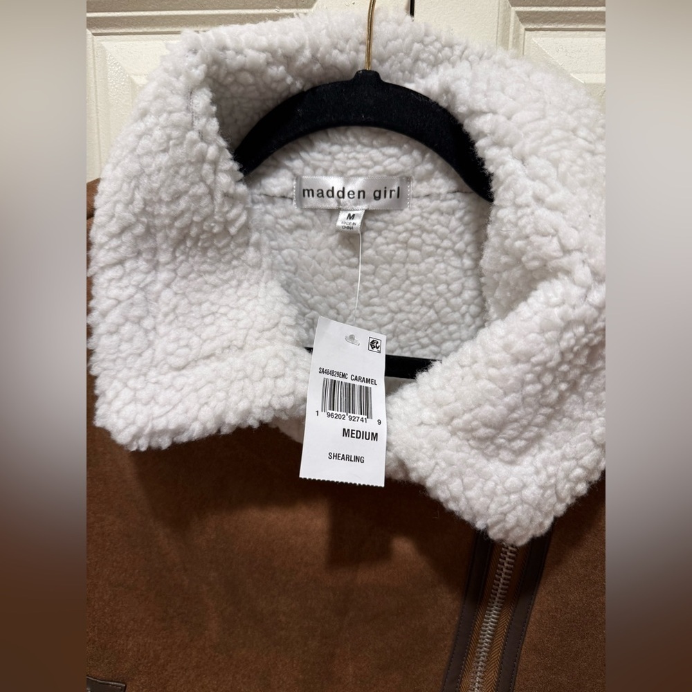 NWT Madden Girl Juniors Faux-Shearling Moto Vest Caramel , size M(7-9) - Picture 4 of 6